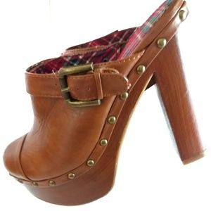 Baxboo studded wedge platform clogs. Vegan